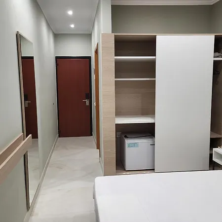 Ξενοδοχείο Costis 2*